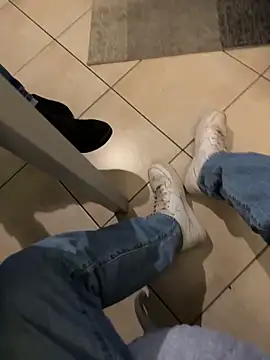 Manu97k online show from October 2025 05:20:02 PM