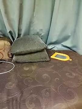 Misss-julli online show from April 2026 07:03:02 AM