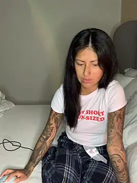 Snapshot of mrskarmaa chatting on September 2025 09:25:02 PM mrskarmaa online show from September 2025 09:25:02 PM