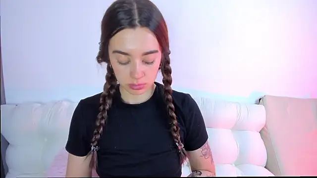 Snapshot of MissLana77 chatting on February 2026 12:58:02 AM MissLana77 online show from February 2026 12:58:02 AM