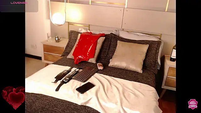 Lina Montclair online show from September 2025 07:47:01 PM