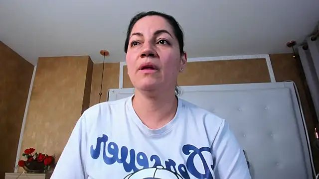 Snapshot of Heidy_milf chatting on June 2026 02:24:02 AM Heidy milf online show from June 2026 02:24:02 AM