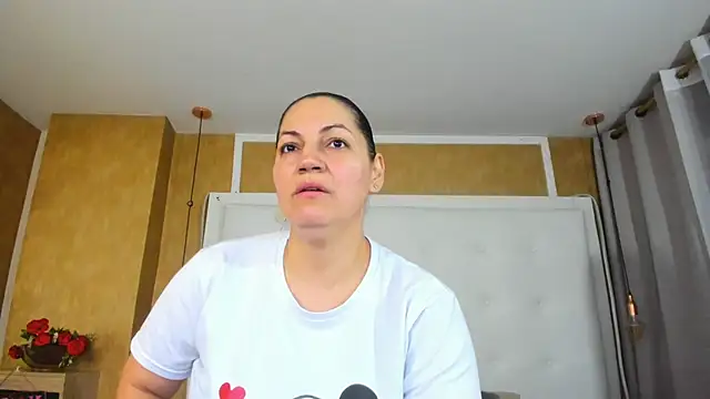 Snapshot of Heidy_milf chatting on June 2026 07:48:01 PM Heidy milf online show from June 2026 07:48:01 PM