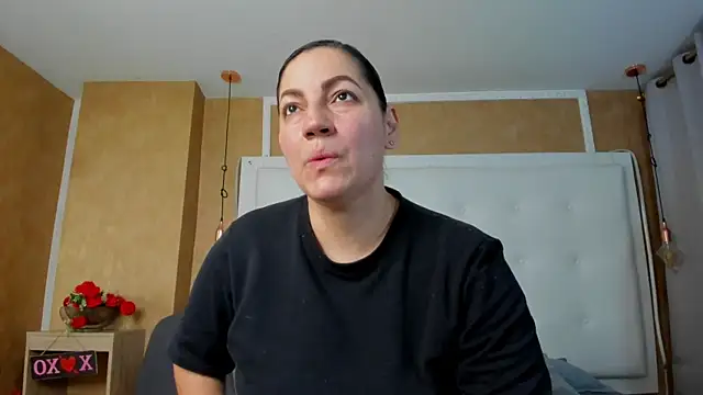 Snapshot of Heidy_milf chatting on June 2026 08:56:02 PM Heidy milf online show from June 2026 08:56:02 PM