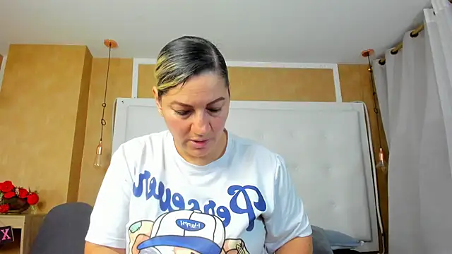 Snapshot of Heidy_milf chatting on June 2026 08:39:02 PM Heidy milf online show from June 2026 08:39:02 PM
