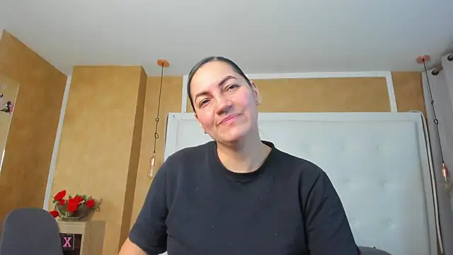 Snapshot of Heidy_milf chatting on July 2026 08:44:02 PM Heidy milf online show from July 2026 08:44:02 PM