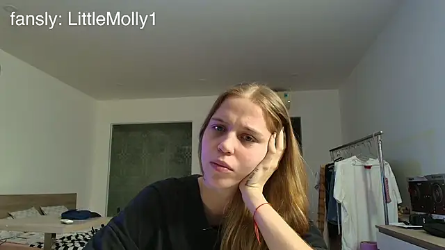 Snapshot of littlemolly11 chatting on September 2025 11:04:01 AM littlemolly11 online show from September 2025 11:04:01 AM