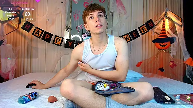 Snapshot of TaylerWhite chatting on October 2025 12:39:02 PM TaylerWhite online show from October 2025 12:39:02 PM