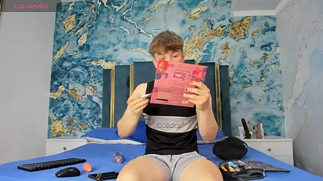 Snapshot of TaylerWhite chatting on December 2025 12:10:01 PM TaylerWhite online show from December 2025 12:10:01 PM