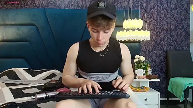 Snapshot of TaylerWhite chatting on December 2025 11:50:01 AM TaylerWhite online show from December 2025 11:50:01 AM