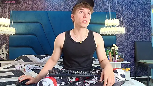 Snapshot of TaylerWhite chatting on December 2025 11:51:01 AM TaylerWhite online show from December 2025 11:51:01 AM