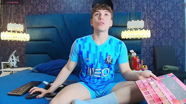 Snapshot of TaylerWhite chatting on January 2026 11:45:02 AM TaylerWhite online show from January 2026 11:45:02 AM