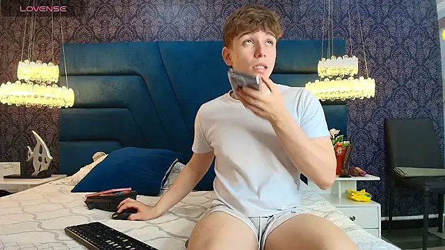 Snapshot of TaylerWhite chatting on January 2026 11:48:02 AM TaylerWhite online show from January 2026 11:48:02 AM