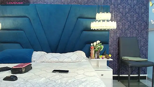 Snapshot of TaylerWhite chatting on January 2026 12:00:01 PM TaylerWhite online show from January 2026 12:00:01 PM