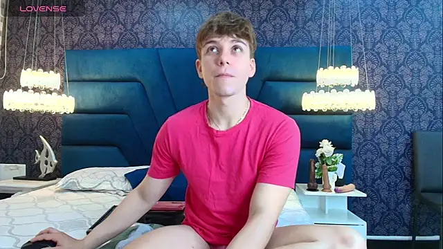 Snapshot of TaylerWhite chatting on January 2026 11:59:02 AM TaylerWhite online show from January 2026 11:59:02 AM