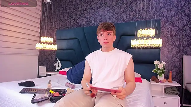 Snapshot of TaylerWhite chatting on February 2026 12:10:02 PM TaylerWhite online show from February 2026 12:10:02 PM