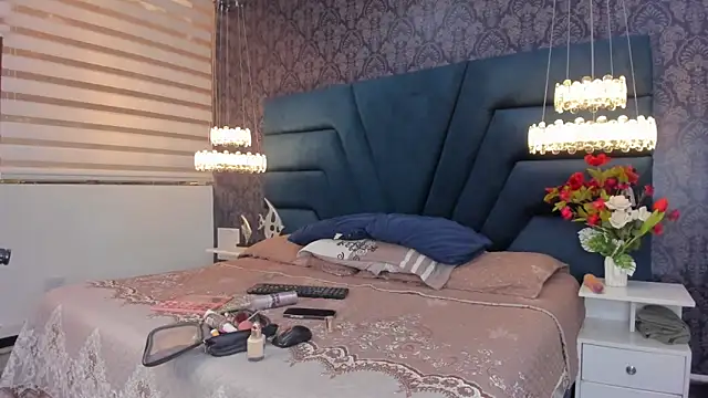 Snapshot of TaylerWhite chatting on February 2026 11:32:01 AM TaylerWhite online show from February 2026 11:32:01 AM