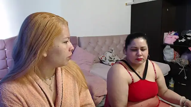 MISTRESSMILF40 online show from December 2025 01:06:01 PM