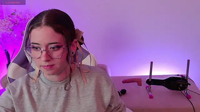 Mia wee online show from February 2026 06:59:02 PM