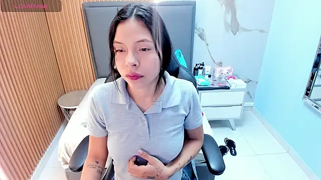 Snapshot of Isisleroy1 chatting on October 2025 02:37:02 AM Isisleroy1 online show from October 2025 02:37:02 AM