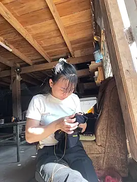 Snapshot of Sunyinn chatting on November 2025 05:51:02 AM Sunyinn online show from November 2025 05:51:02 AM