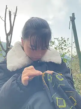 Snapshot of Sunyinn chatting on December 2025 01:01:02 AM Sunyinn online show from December 2025 01:01:02 AM