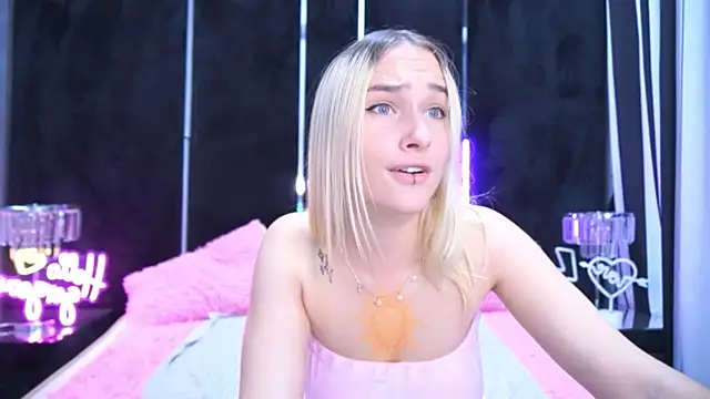 LilElfie online show from October 2025 01:10:01 PM