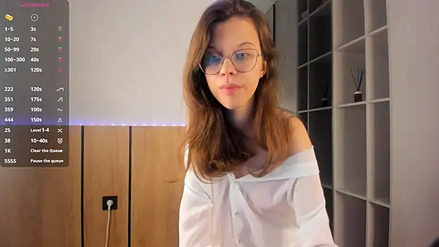 Xonalenei online show from September 2025 08:01:01 PM