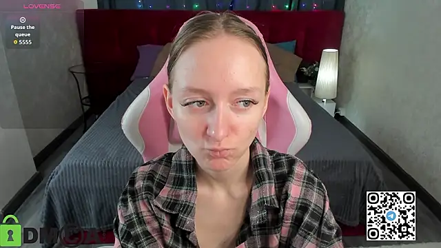 Snapshot of Mia_E1fie chatting on February 2026 11:32:02 PM Mia E1fie online show from February 2026 11:32:02 PM