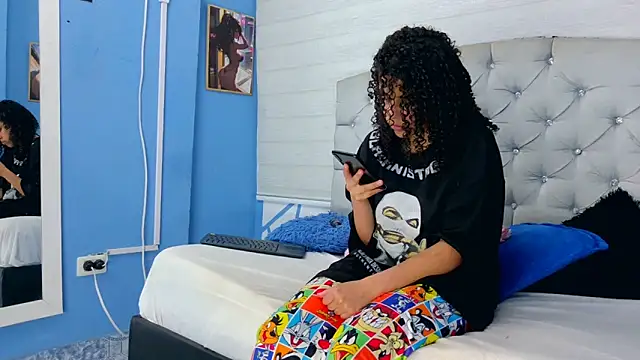 Snapshot of Emily_J18 chatting on September 2025 05:02:01 PM Emily J18 online show from September 2025 05:02:01 PM