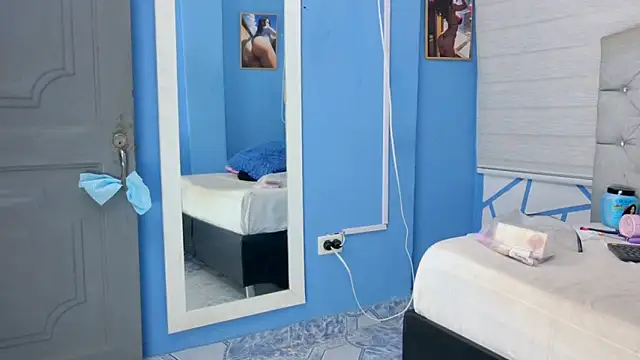 Snapshot of Emily_J18 chatting on October 2025 01:31:01 PM Emily J18 online show from October 2025 01:31:01 PM