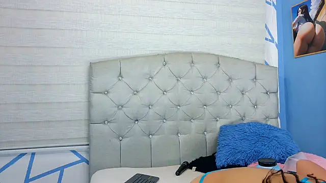 Snapshot of Emily_J18 chatting on October 2025 03:09:02 PM Emily J18 online show from October 2025 03:09:02 PM