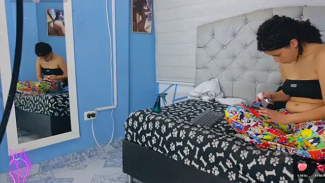 Snapshot of Emily_J18 chatting on November 2025 02:40:02 PM Emily J18 online show from November 2025 02:40:02 PM