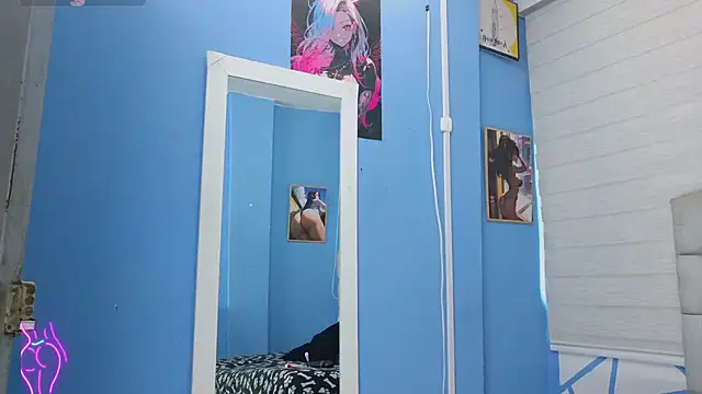 Snapshot of Emily_J18 chatting on November 2025 03:54:01 PM Emily J18 online show from November 2025 03:54:01 PM