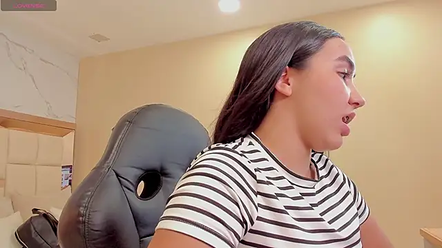 julieta rosee online show from October 2025 10:07:01 PM