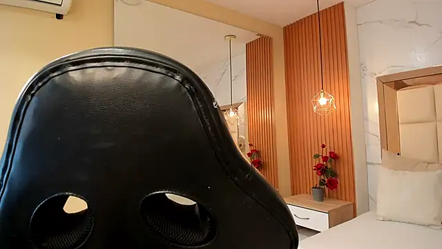 julieta rosee online show from March 2026 10:00:02 PM