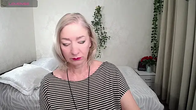 hunters woman online show from November 2025 10:35:01 PM