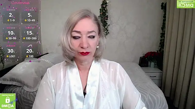 hunters woman online show from April 2026 06:54:02 PM