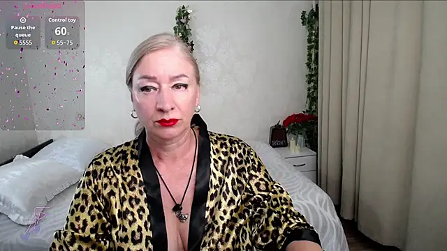 Snapshot of hunters_woman chatting on July 2026 03:27:02 PM hunters woman online show from July 2026 03:27:02 PM