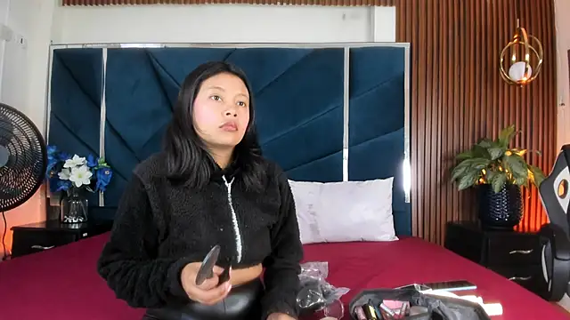 Dulce Pettit online show from September 2025 12:42:02 PM