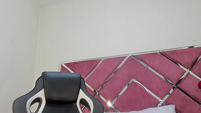 Dulce Pettit online show from October 2025 12:38:01 PM