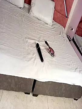 Dulce Pettit online show from October 2025 12:08:02 PM