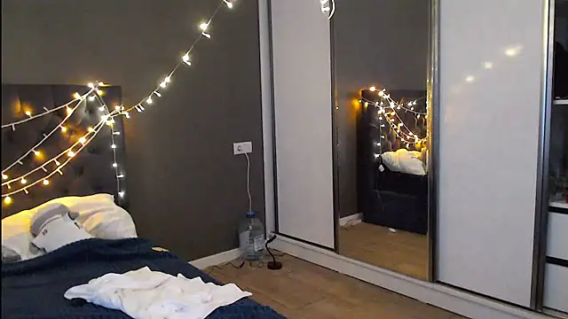 Snapshot of tokyomeow chatting on December 2025 07:24:01 AM tokyomeow online show from December 2025 07:24:01 AM