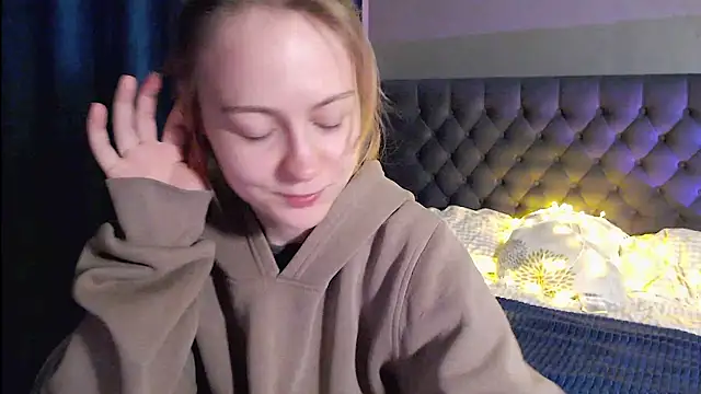 Snapshot of tokyomeow chatting on December 2025 02:45:02 PM tokyomeow online show from December 2025 02:45:02 PM