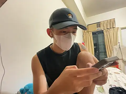 Snapshot of boyjoe10 chatting on April 2026 12:43:02 PM boyjoe10 online show from April 2026 12:43:02 PM