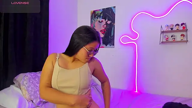 Dilan and Mia online show from December 2025 07:21:02 PM