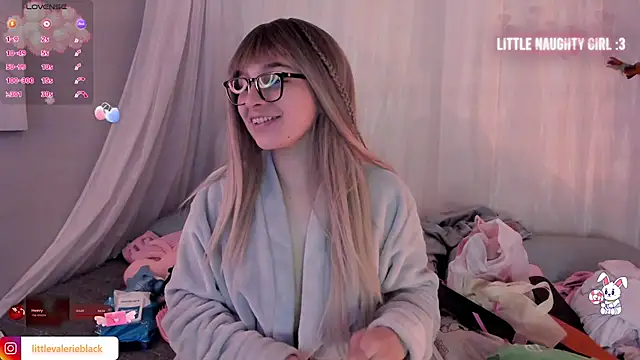 Snapshot of Aurora_blaack chatting on November 2025 04:12:01 AM Aurora blaack online show from November 2025 04:12:01 AM