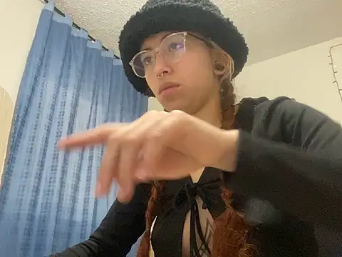 Snapshot of Sallem_Pink chatting on October 2025 12:24:02 PM Sallem Pink online show from October 2025 12:24:02 PM