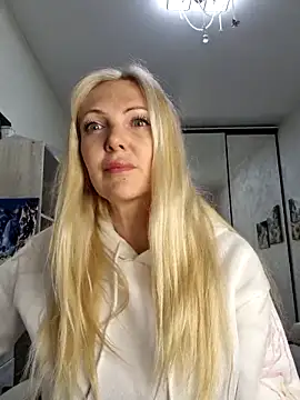 Snapshot of Monna chatting on April 2026 05:03:01 PM Monna online show from April 2026 05:03:01 PM