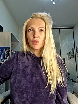 Snapshot of Monna chatting on May 2026 04:35:02 PM Monna online show from May 2026 04:35:02 PM